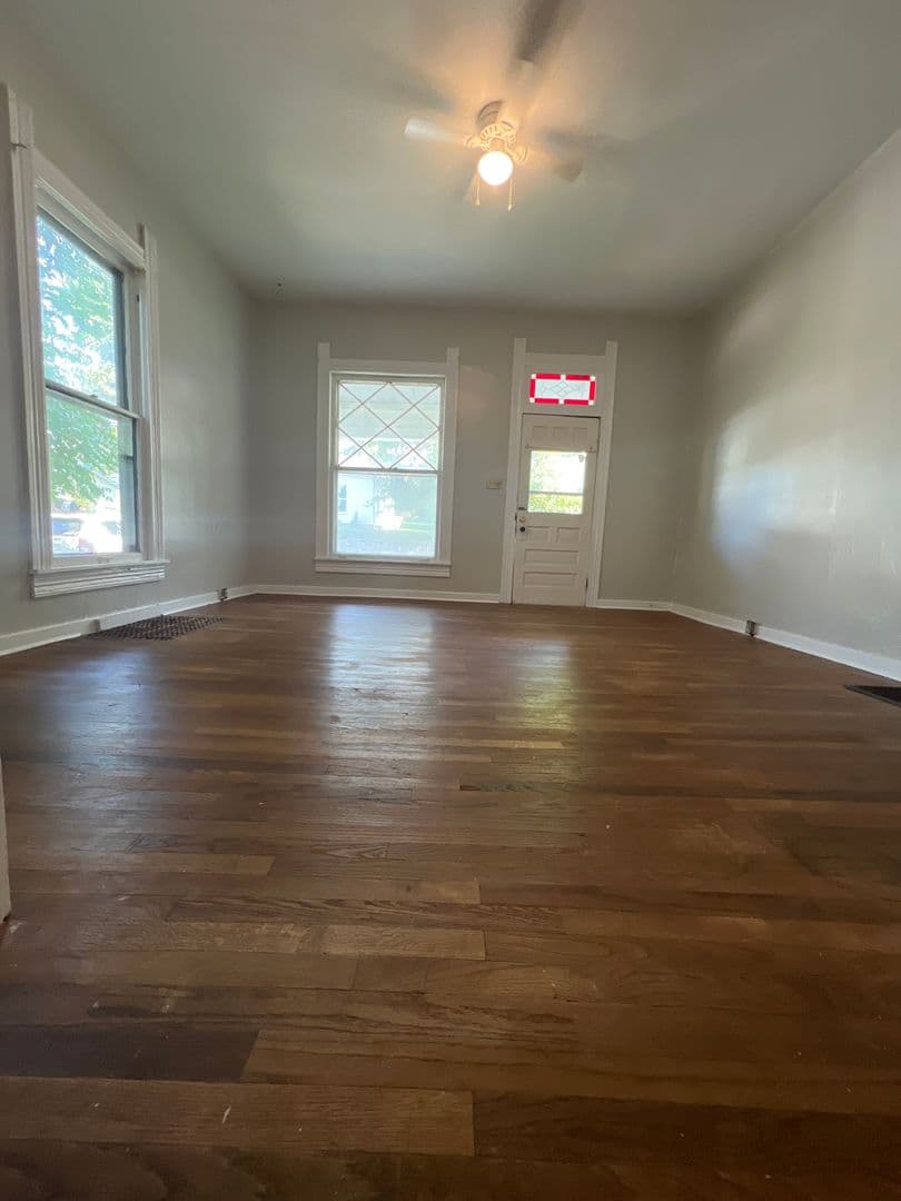 Bloomington House: 316 E. 1st St. West Apt