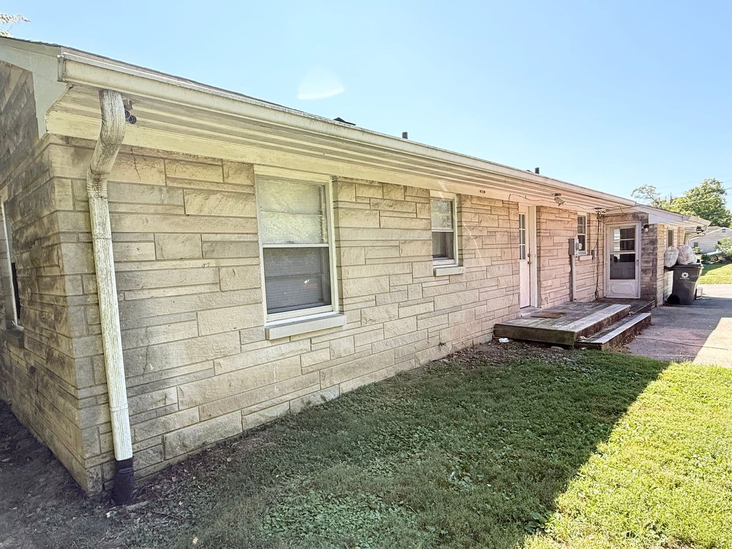 Bloomington House: 2605 E. 3rd St