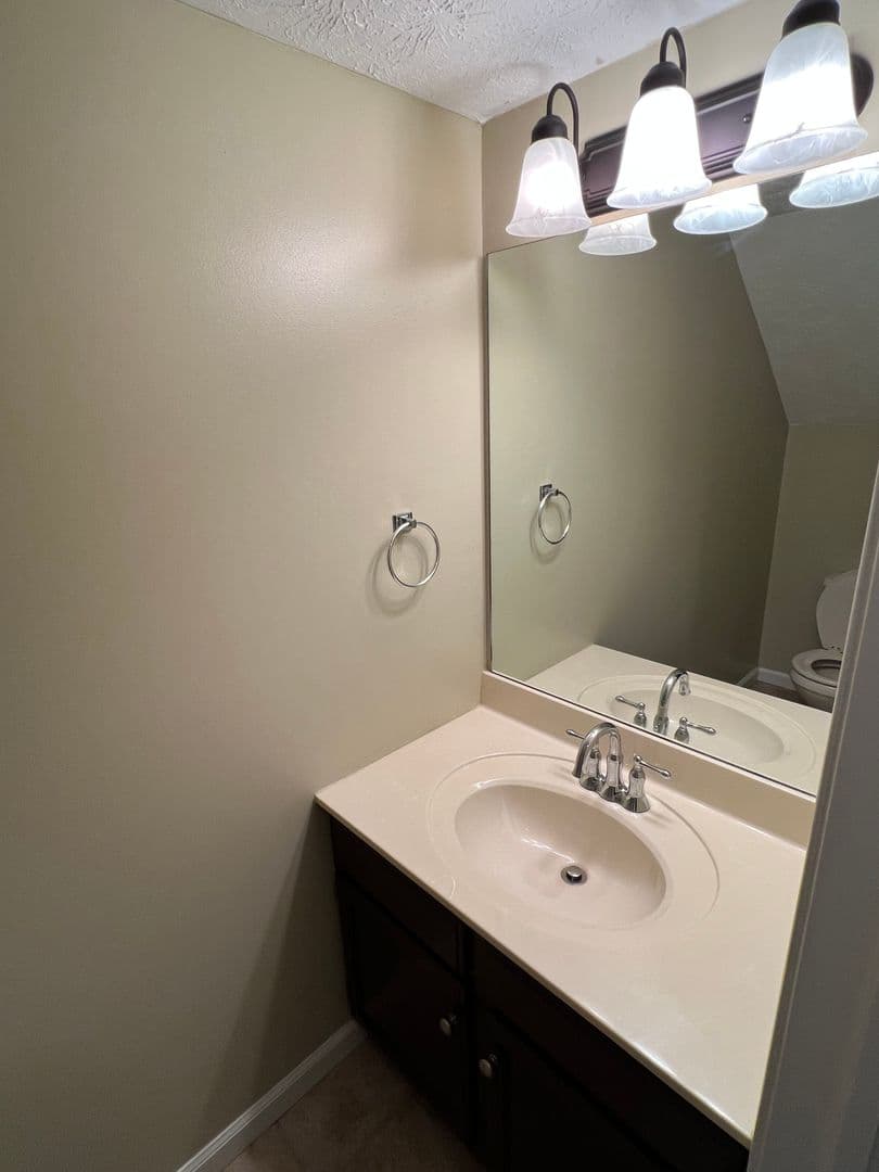 Bloomington House: 762 Sherwood Hills Drive