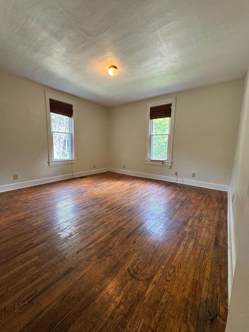 Bloomington House: 341 S Jackson St