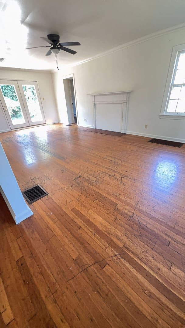 Bloomington House: 114 E. 19th St