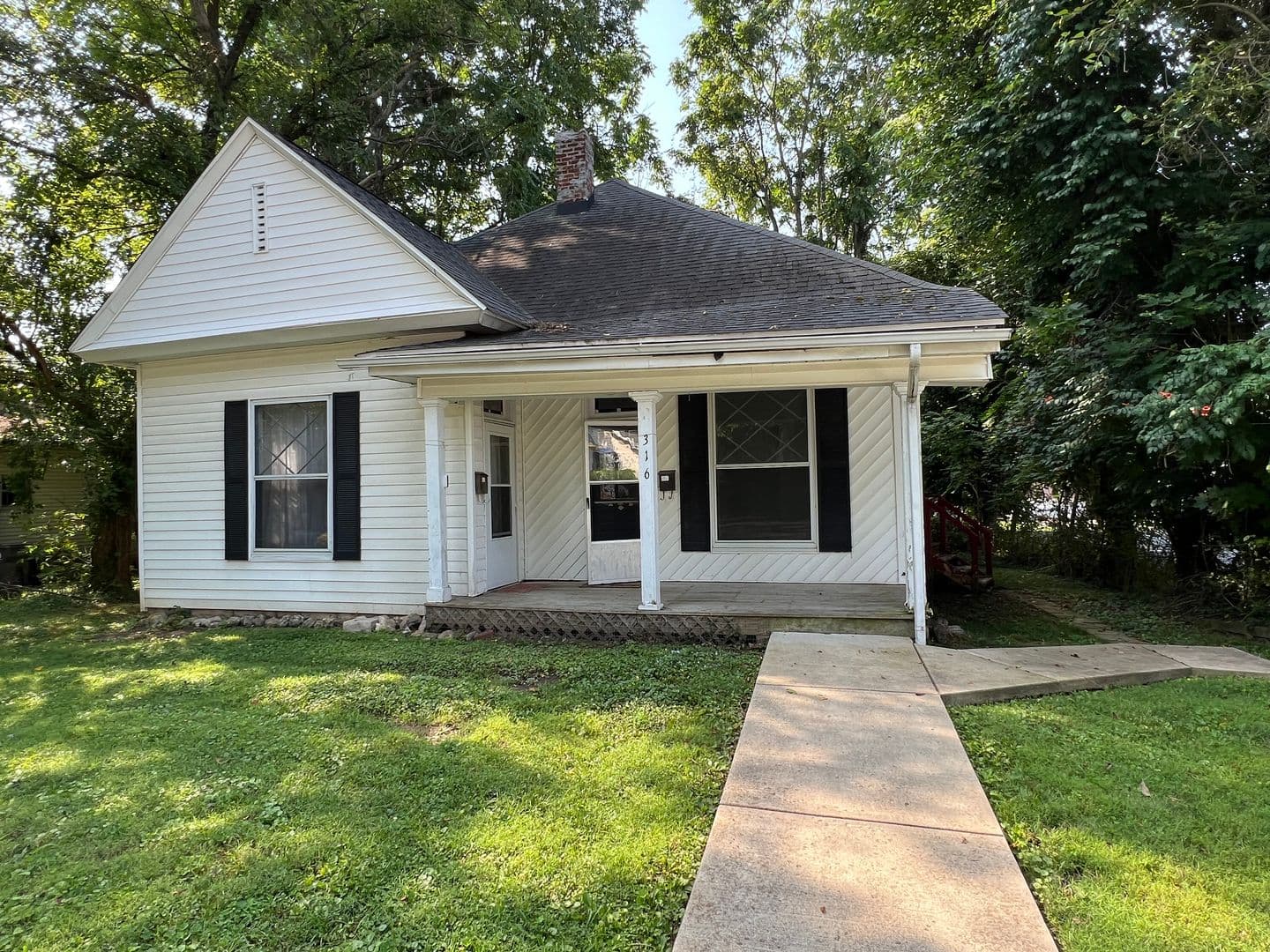 Bloomington House: 316 E. 1st St. West Apt