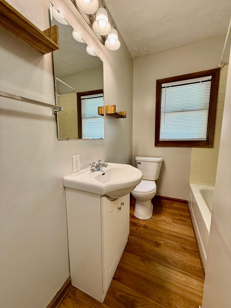 Bloomington House: 111 E Wylie Downstairs