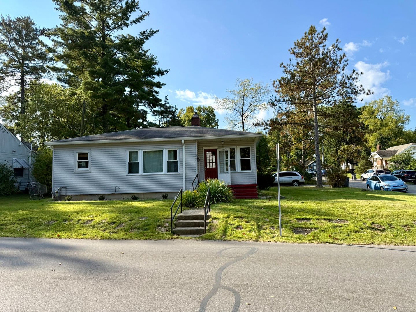 Bloomington House: 1600 E 2nd St.