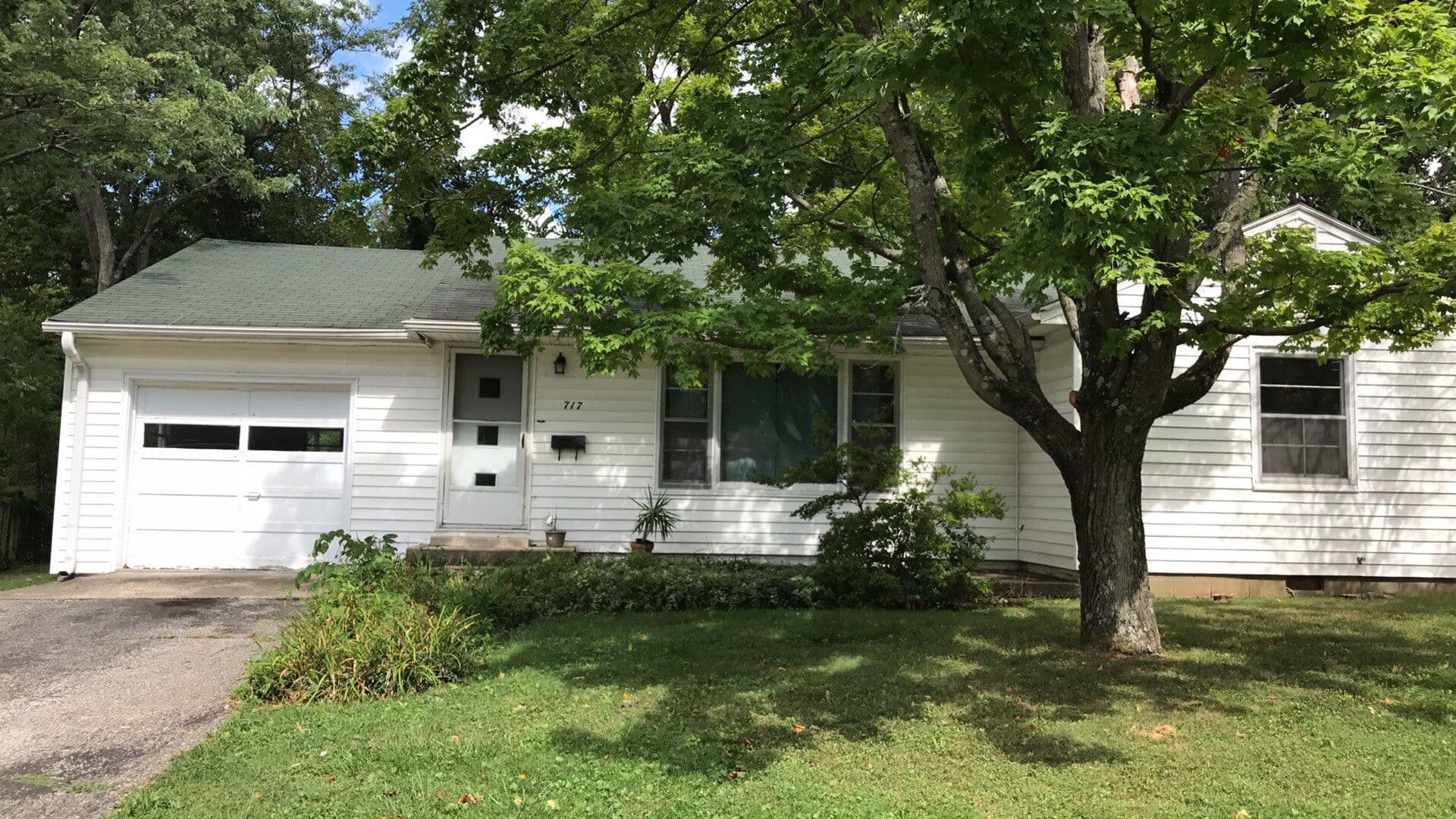 Bloomington House: 717 Eastside Drive