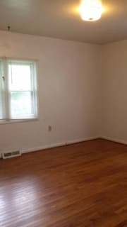 Bloomington House: 405 N Hillsdale Drive