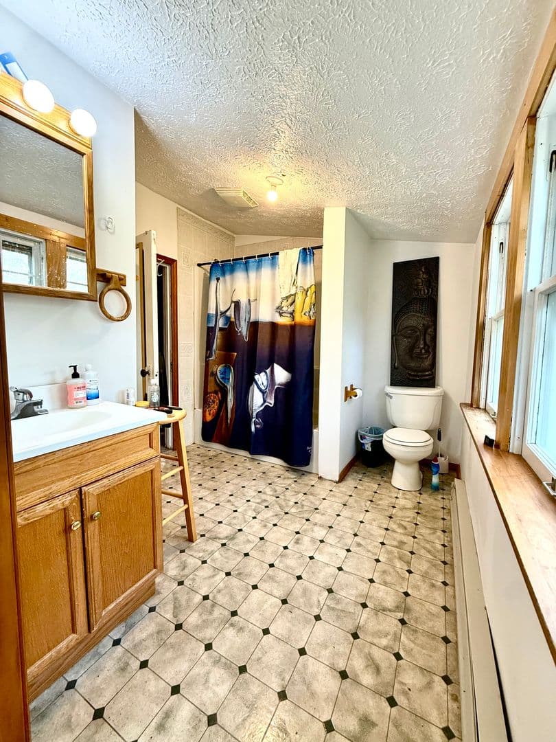 Bloomington House: 111 1/2 E. Wylie St- Upstairs