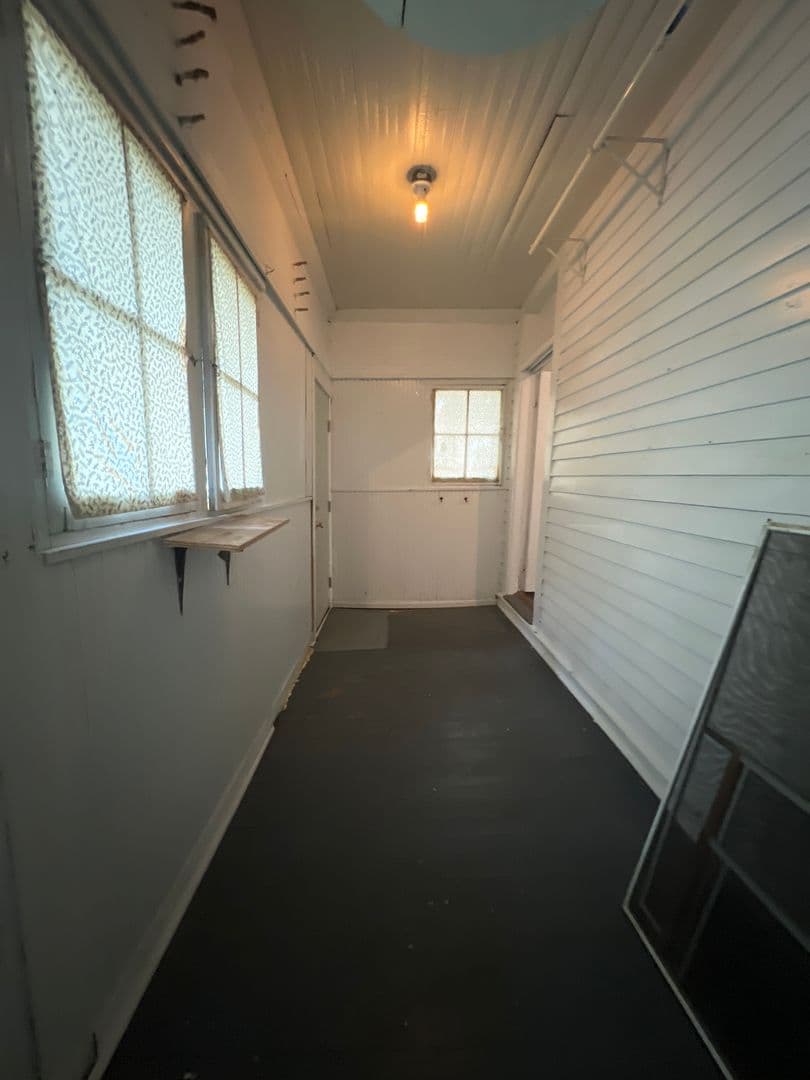 Bloomington House: 316 E. 1st St. West Apt