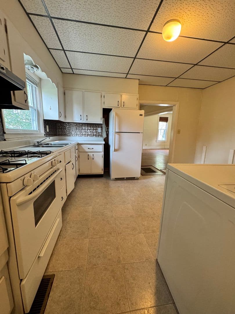 Bloomington House: 341 S Jackson St
