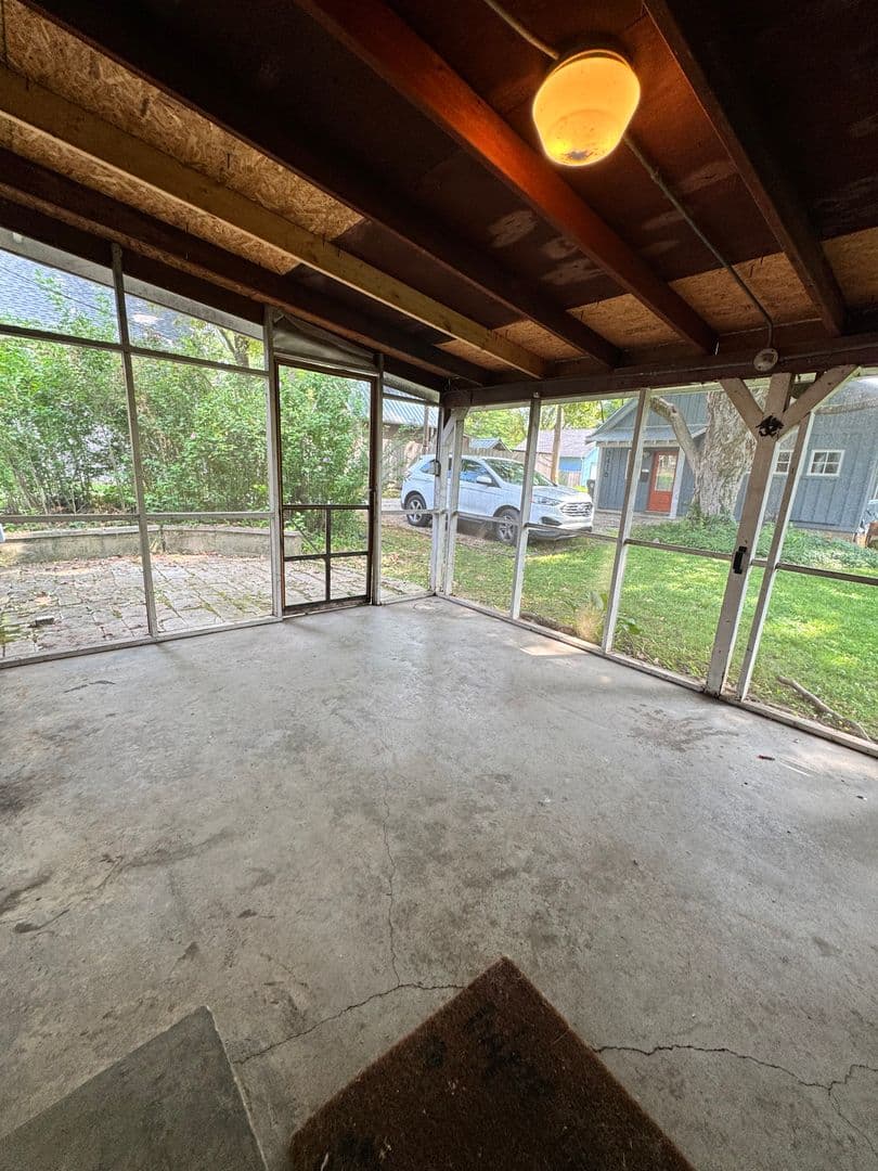 Bloomington House: 341 S Jackson St