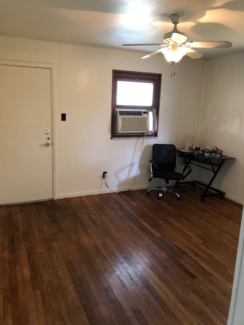 Bloomington Apartment: 218 S. Roosevelt