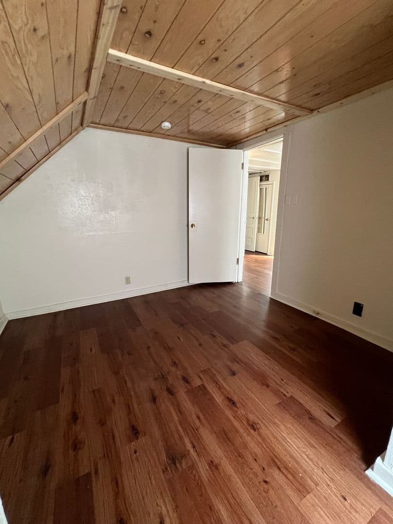 Bloomington House: 510 E. Smith Ave. Apt. 3