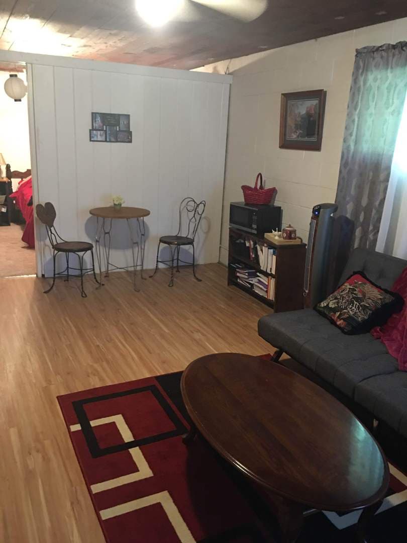 Bloomington Apartment: 218 S. Roosevelt