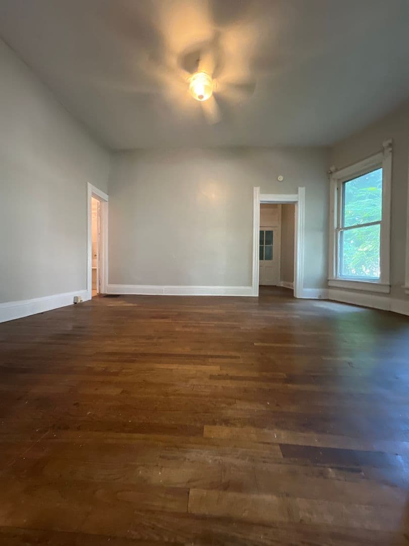 Bloomington House: 316 E. 1st St. West Apt