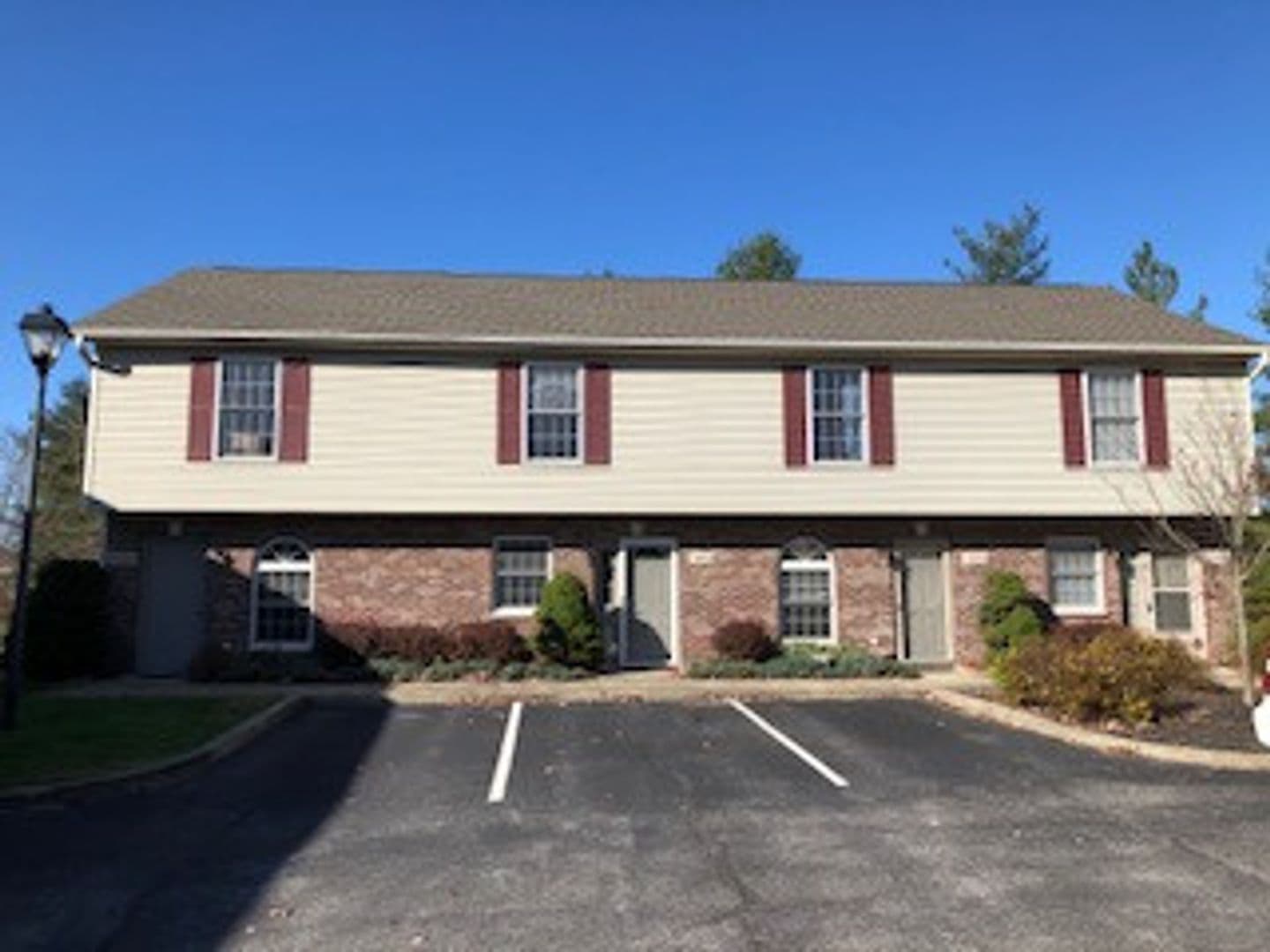 Blomington House: 3354 Oaklawn Circle, S
