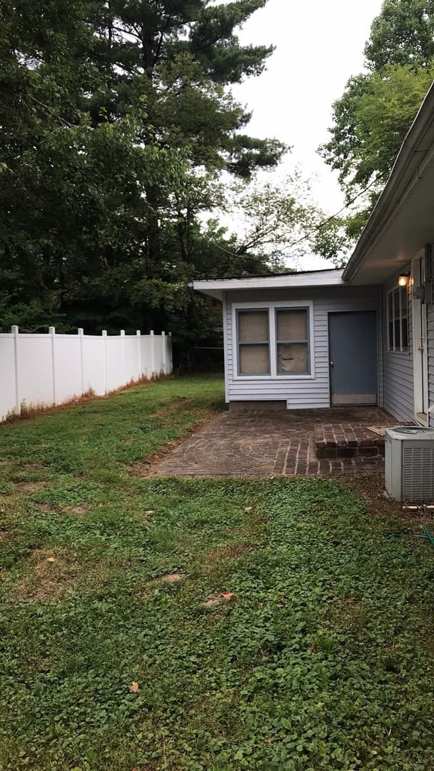 Bloomington House: 405 N Hillsdale Drive