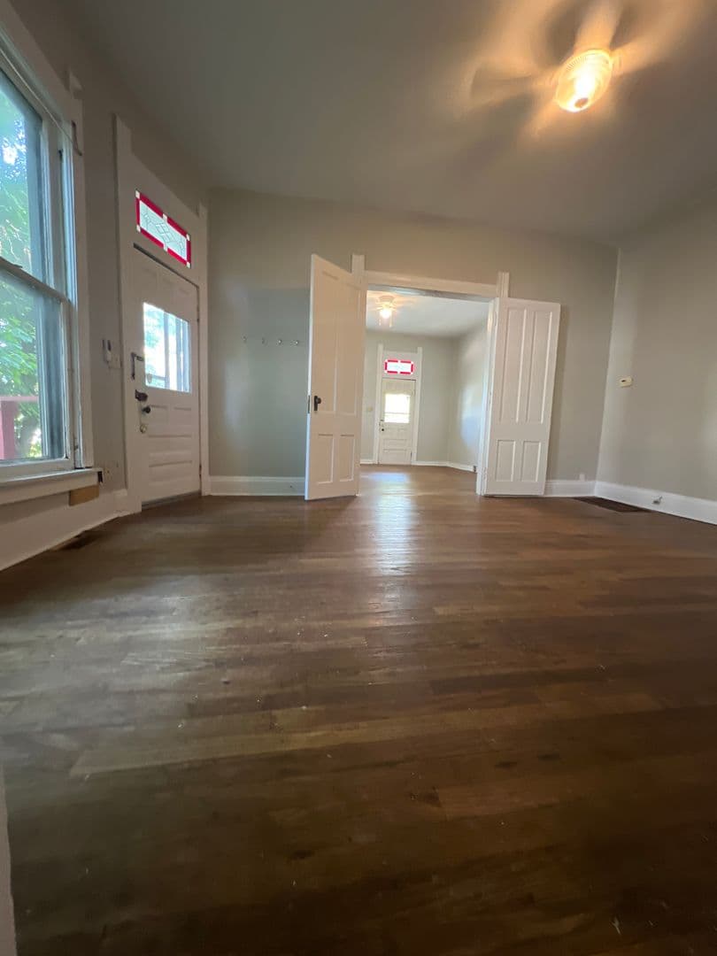Bloomington House: 316 E. 1st St. West Apt