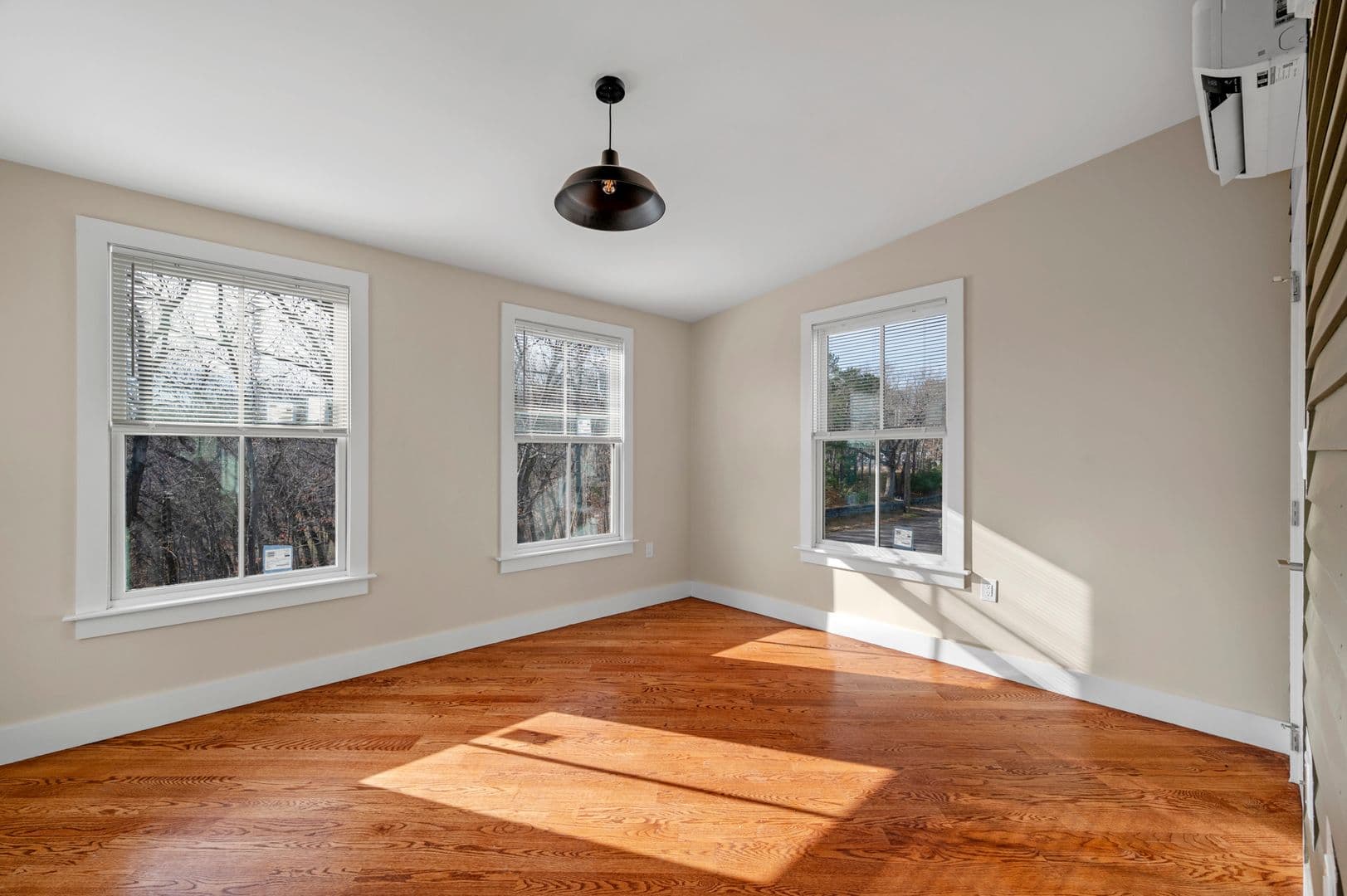 Leominster Apartment: 34 Tremaine St