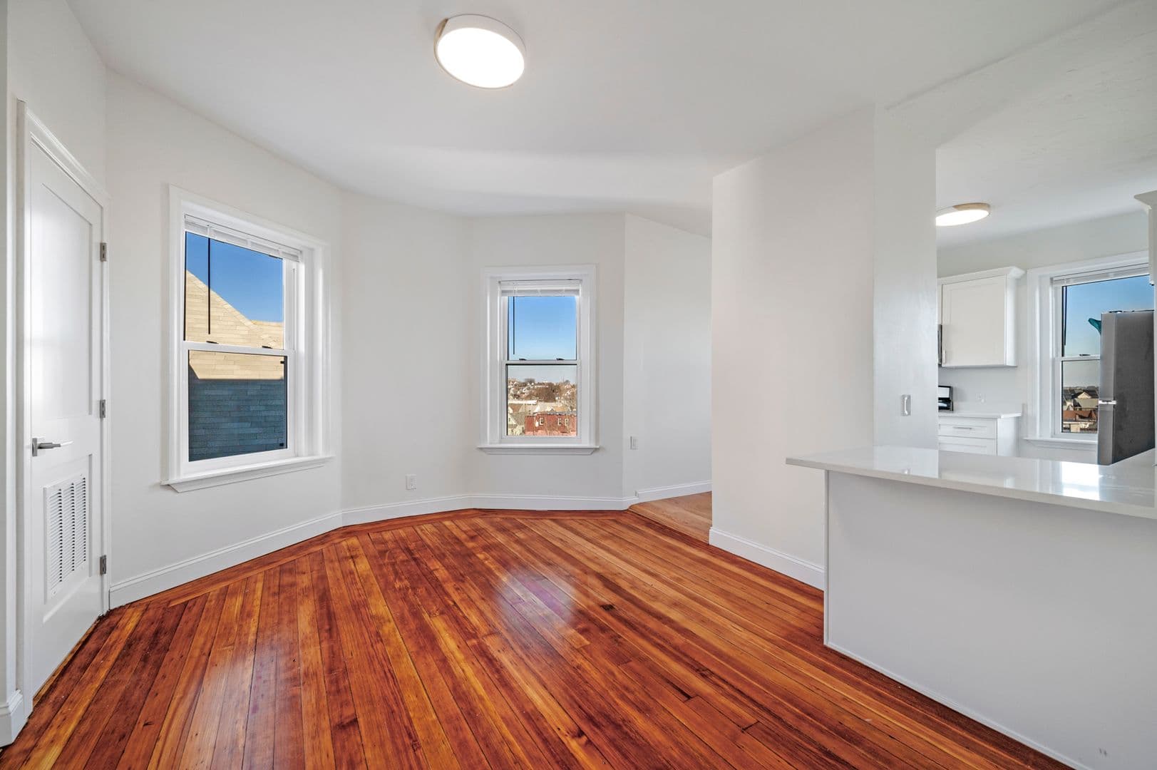 Somerville Apartment: 305-307 Medford St