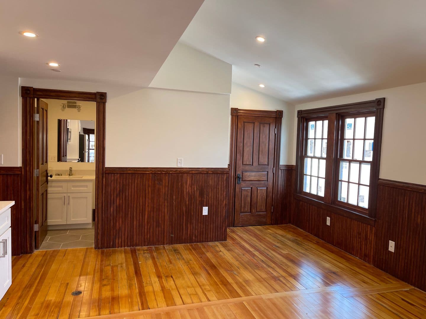 Leominster Apartment: 41 Summer St