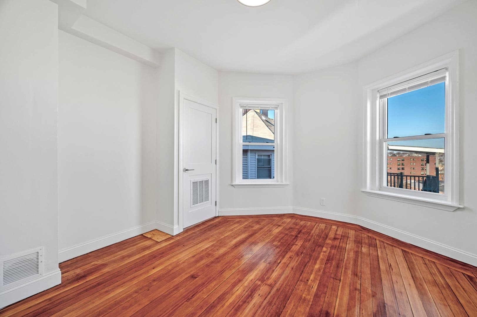 Somerville Apartment: 305-307 Medford St