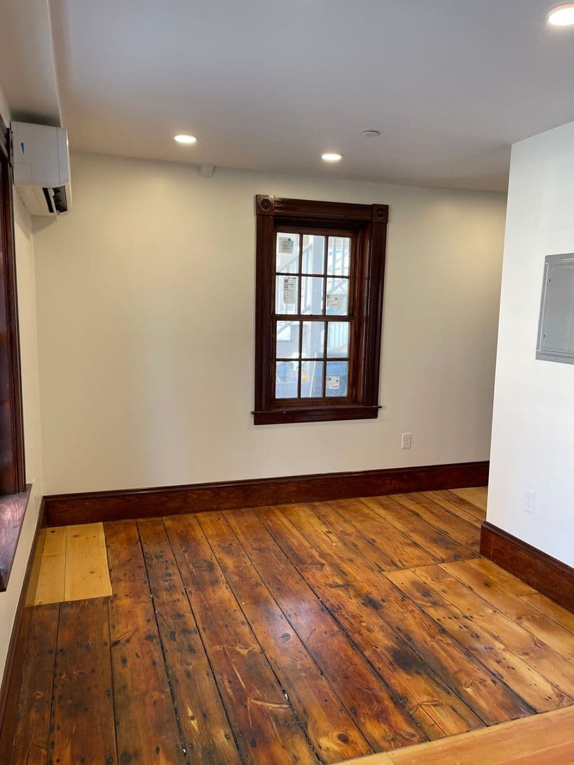 Leominster Apartment: 41 Summer St