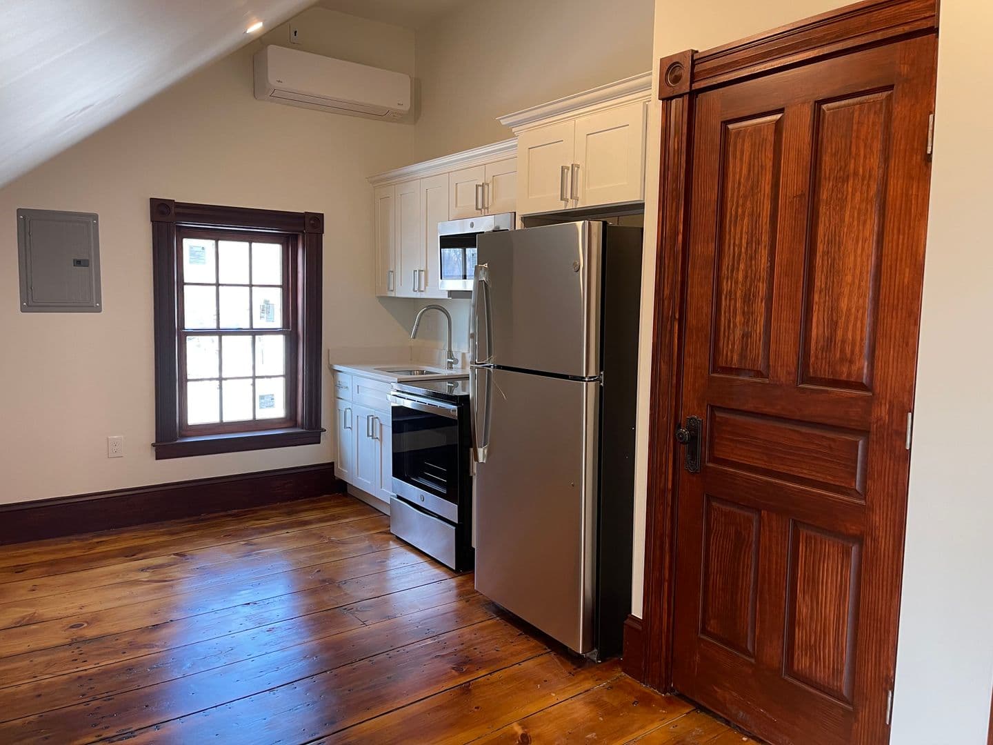 Leominster Apartment: 41 Summer St