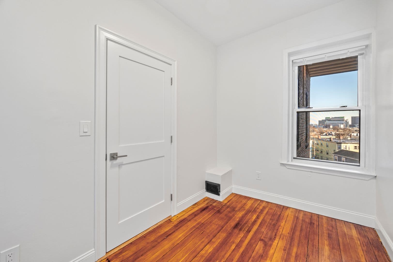 Somerville Apartment: 305-307 Medford St