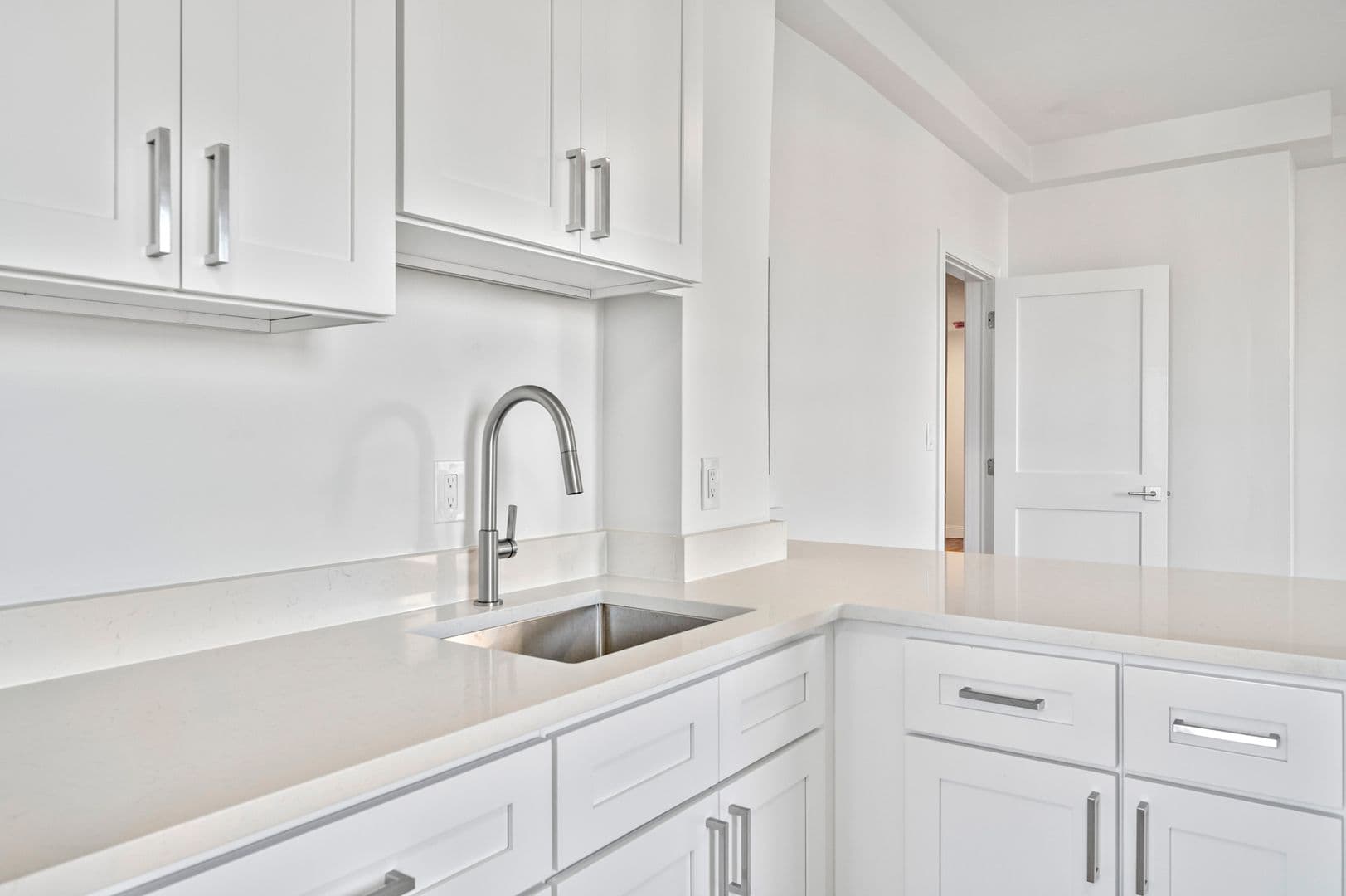 Somerville Apartment: 305-307 Medford St