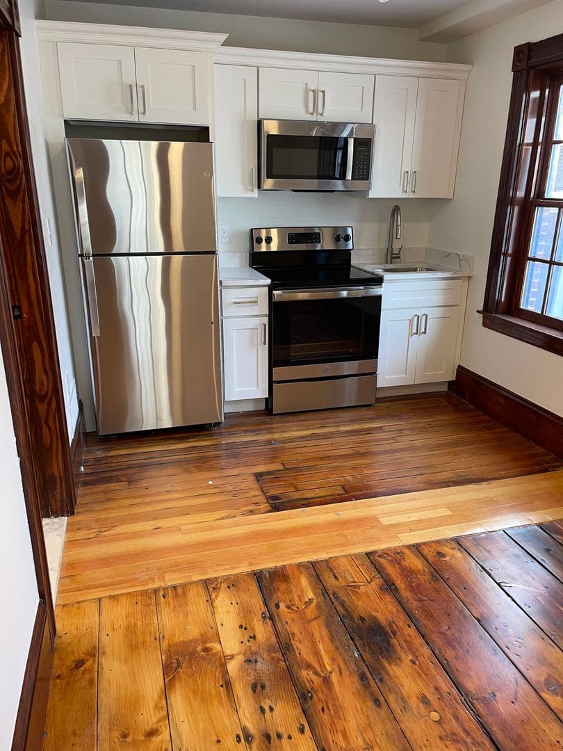 Leominster Apartment: 41 Summer St