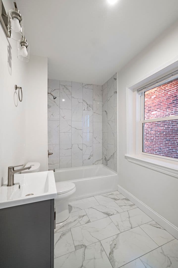 Somerville Apartment: 305-307 Medford St