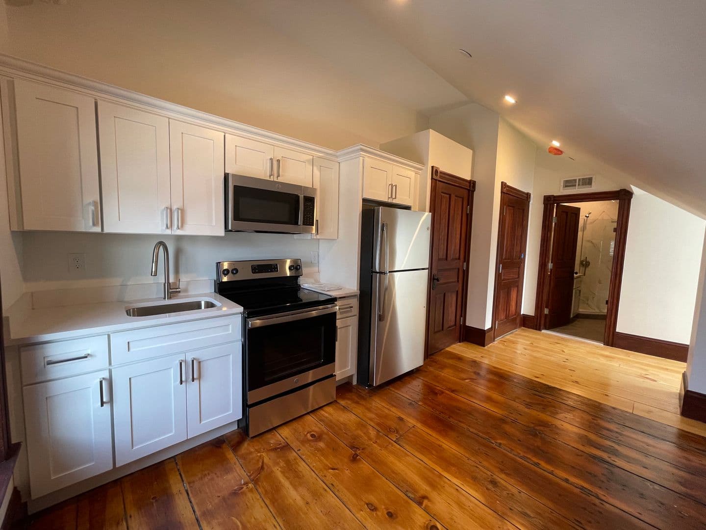 Leominster Apartment: 41 Summer St