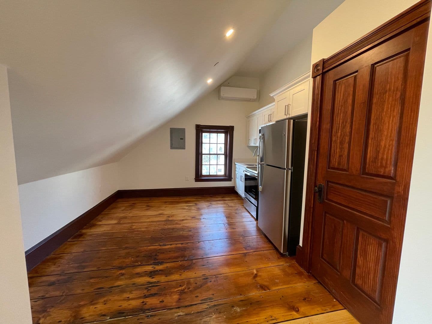 Leominster Apartment: 41 Summer St