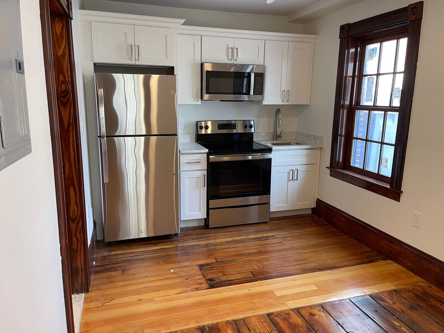 Leominster Apartment: 41 Summer St