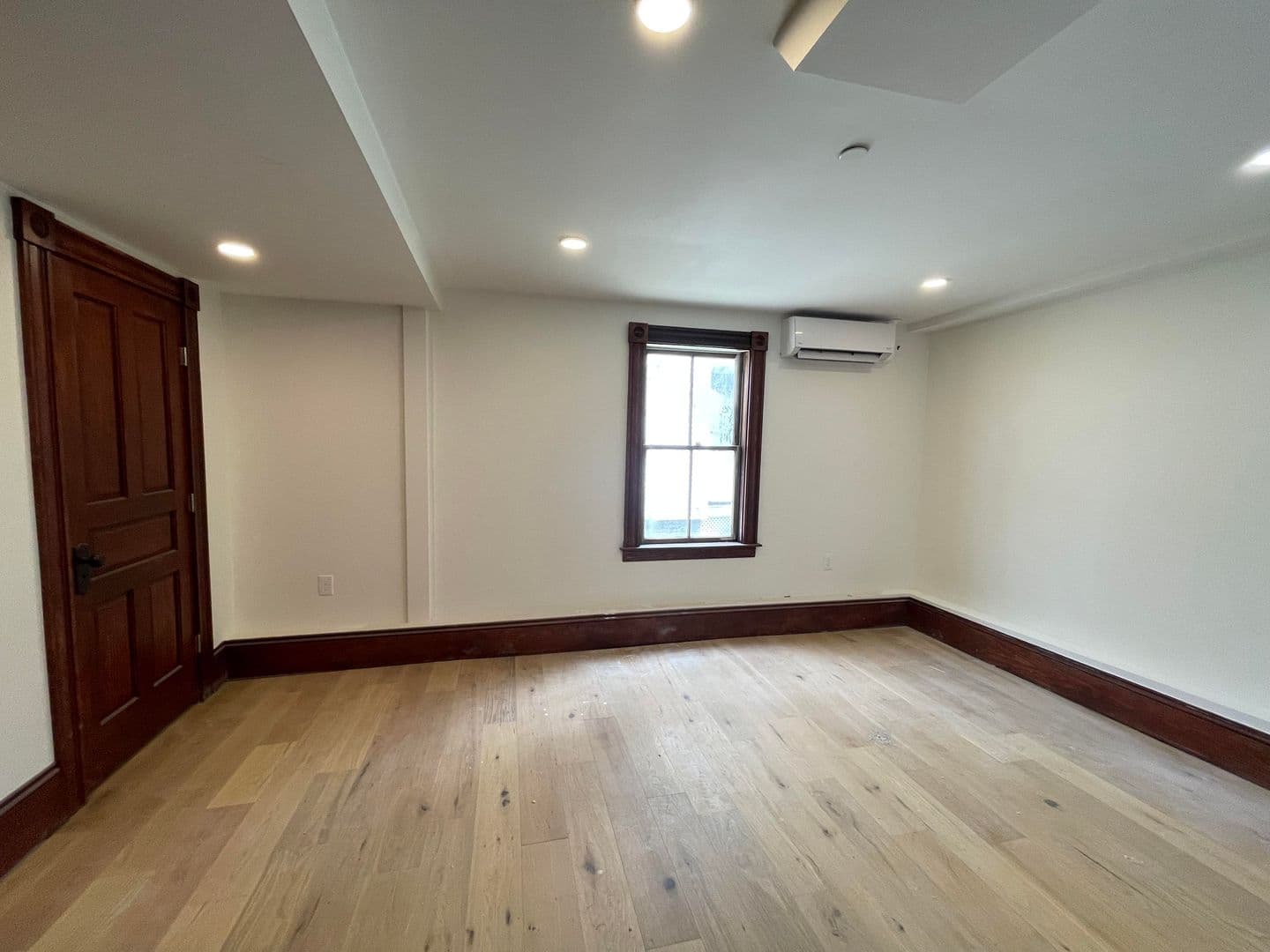 Leominster Apartment: 41 Summer St