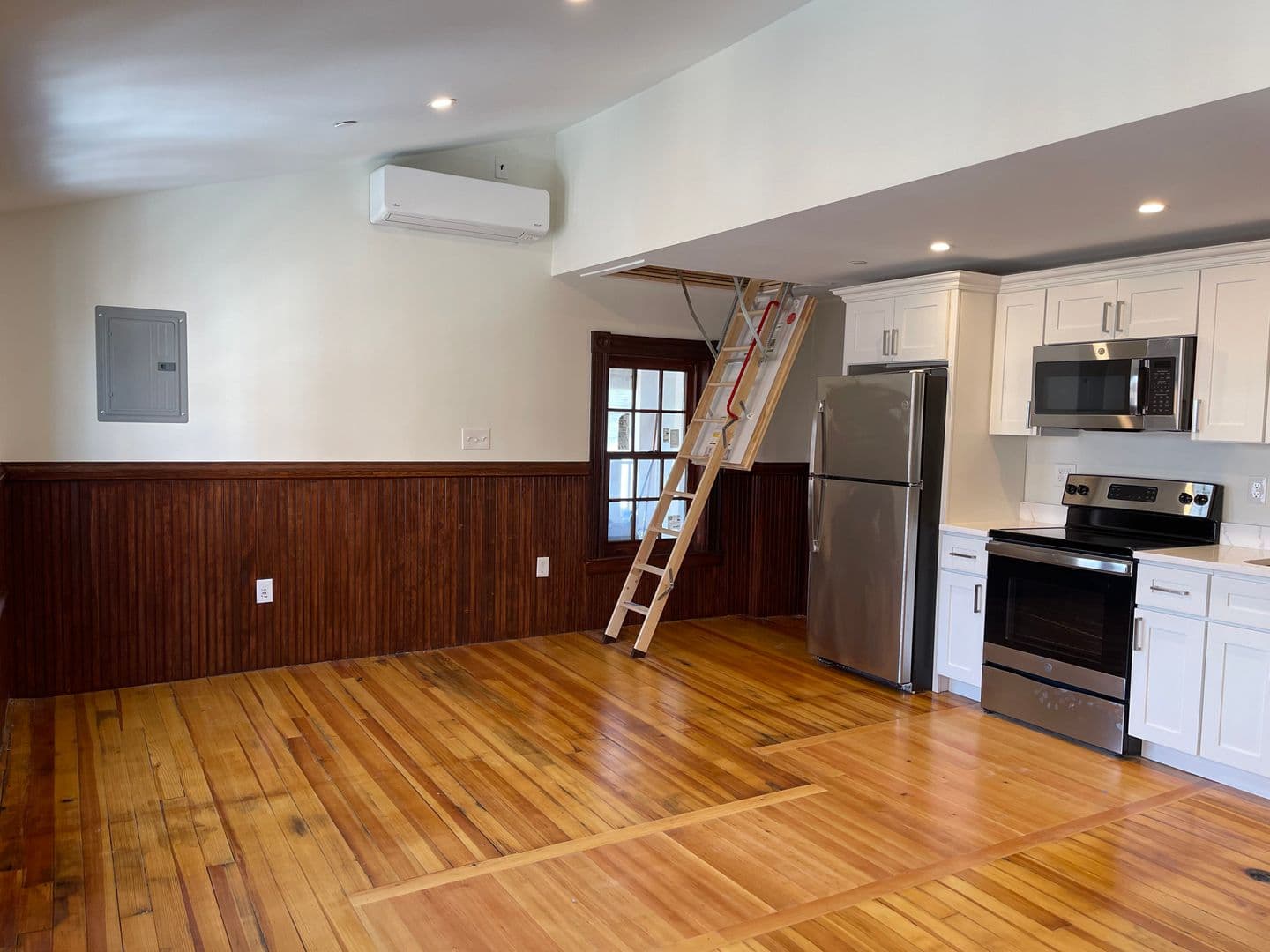 Leominster Apartment: 41 Summer St