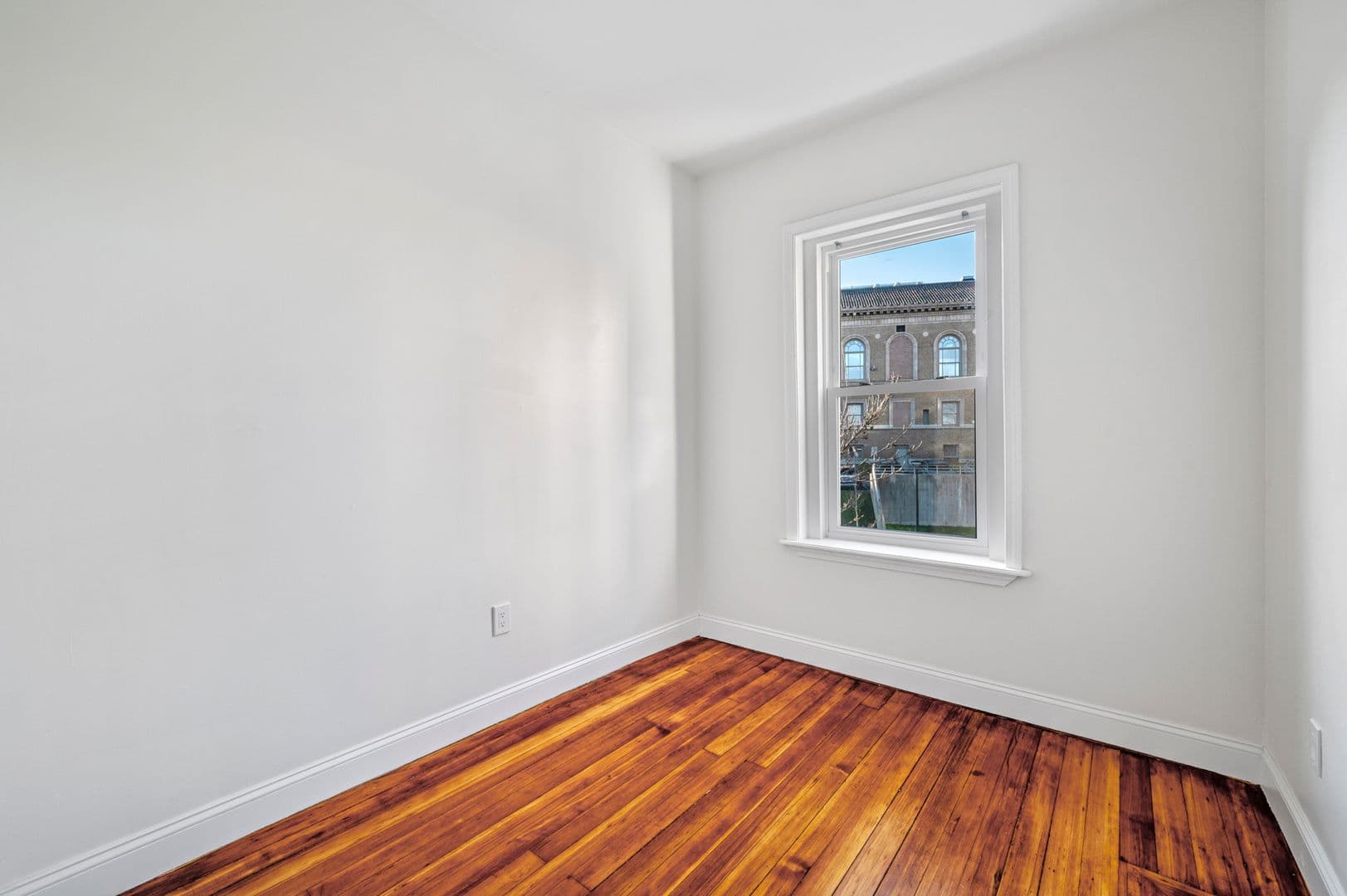 Somerville Apartment: 305-307 Medford St