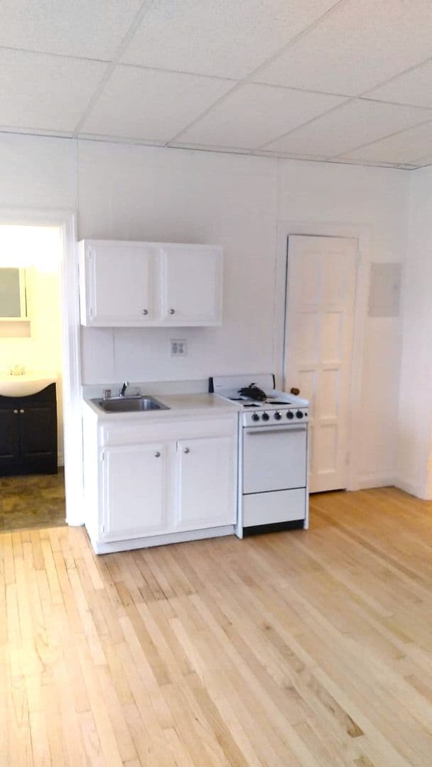 Rumford Apartment: 25 Hartford St