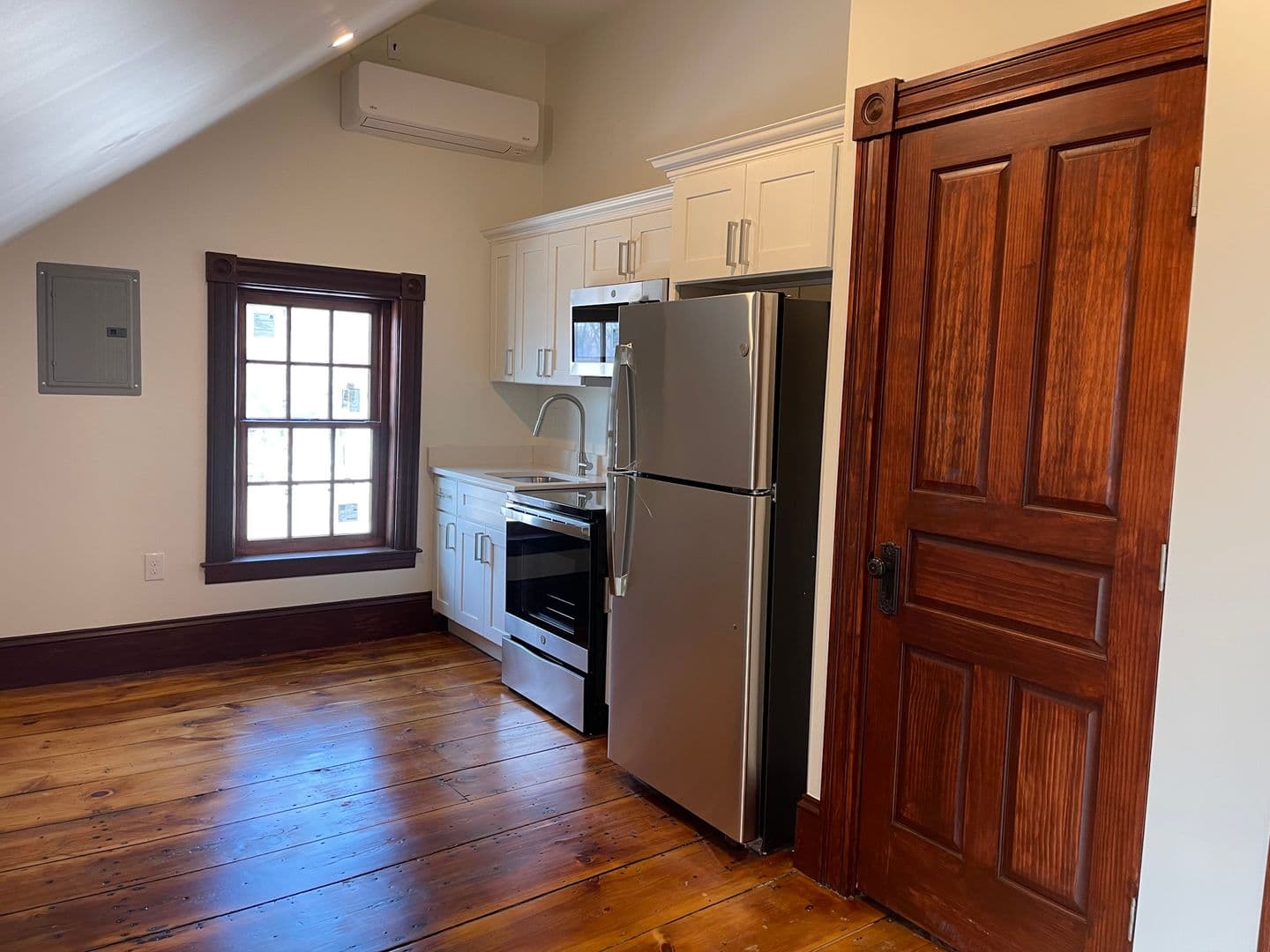 Leominster Apartment: 41 Summer St