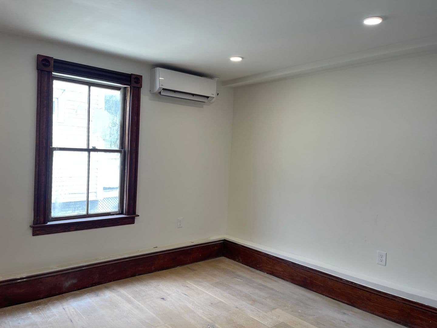 Leominster Apartment: 41 Summer St