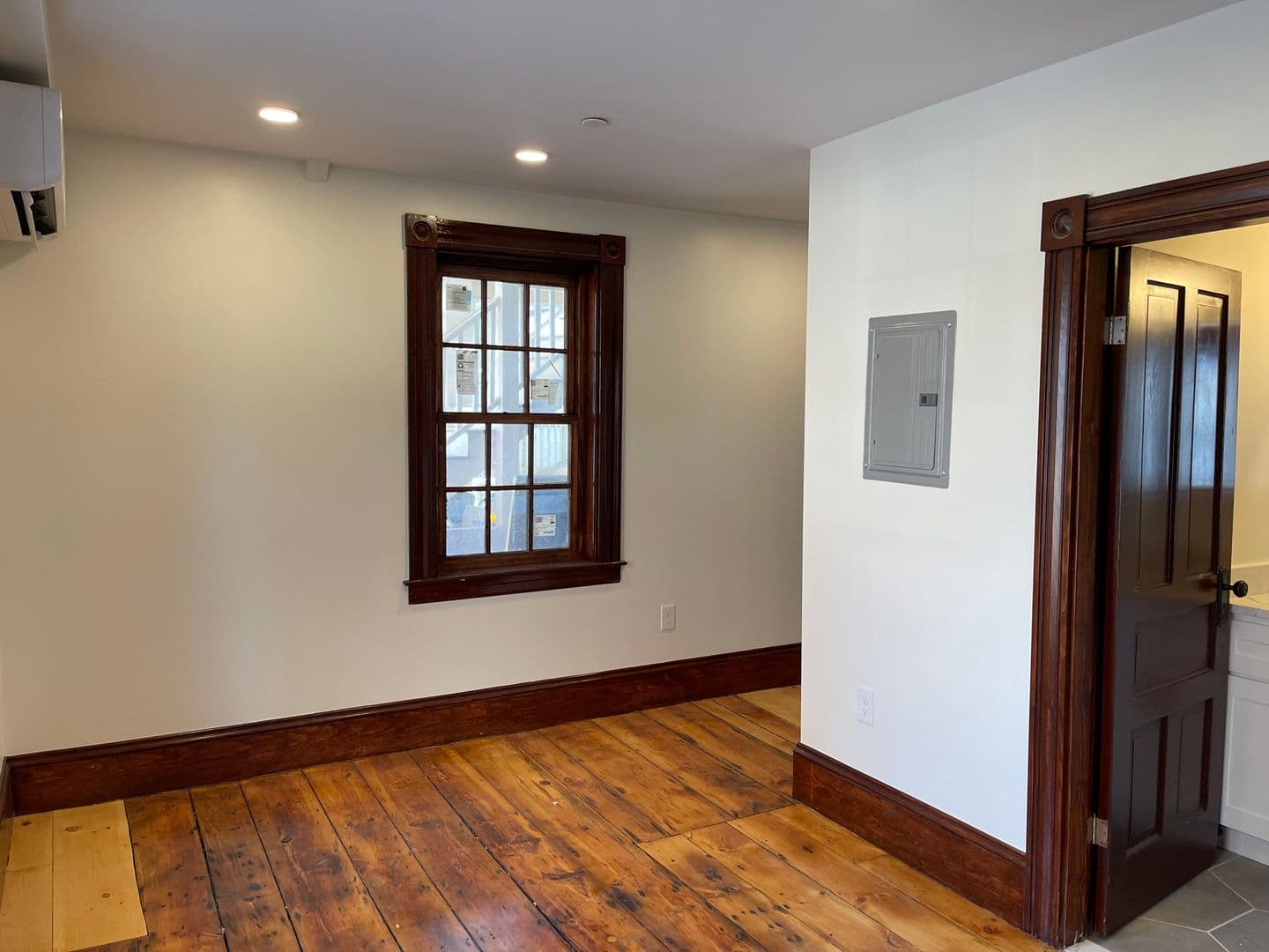Leominster Apartment: 41 Summer St