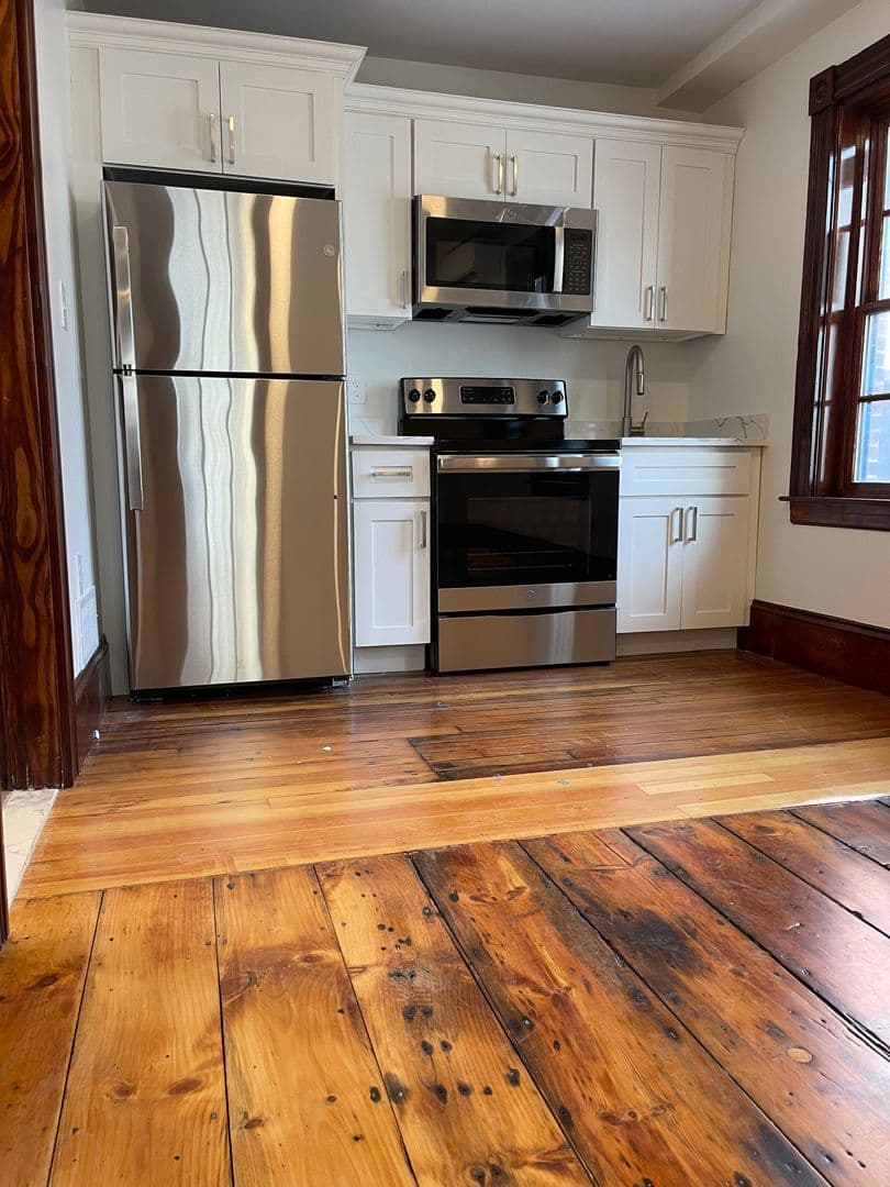 Leominster Apartment: 41 Summer St