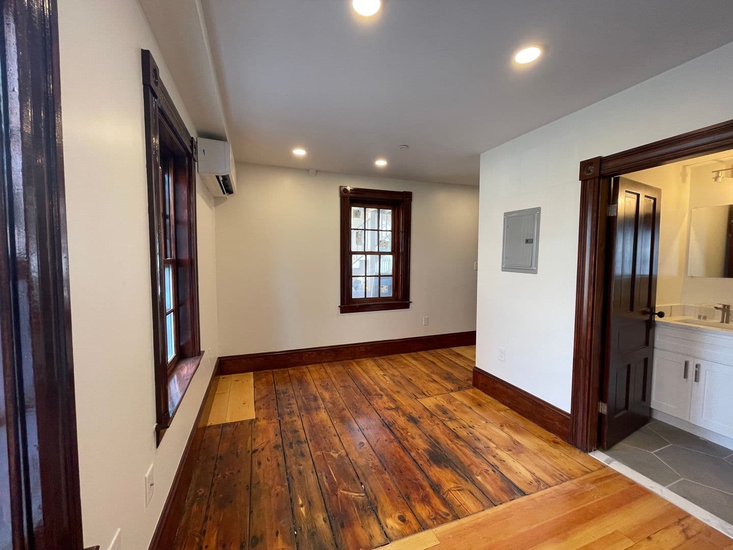 Leominster Apartment: 41 Summer St