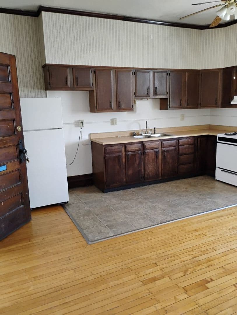 Uniontown Apartment: 48-52 W Main St