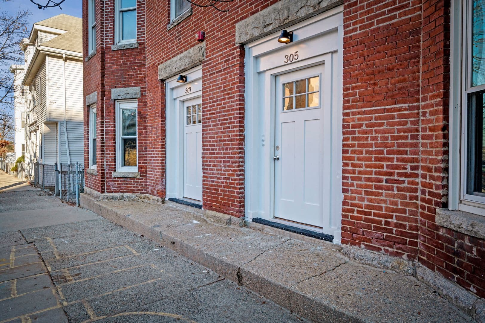 Somerville Apartment: 305-307 Medford St