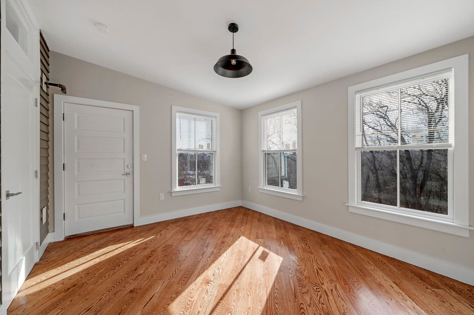 Leominster Apartment: 34 Tremaine St