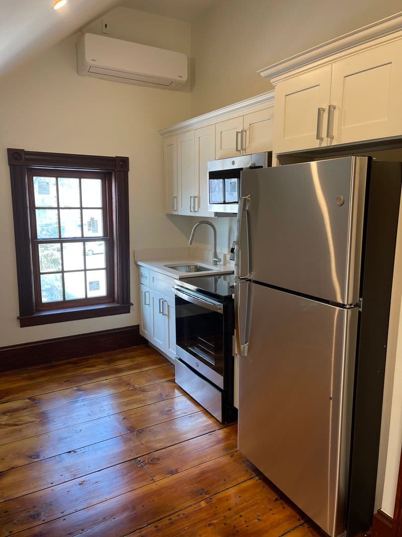 Leominster Apartment: 41 Summer St