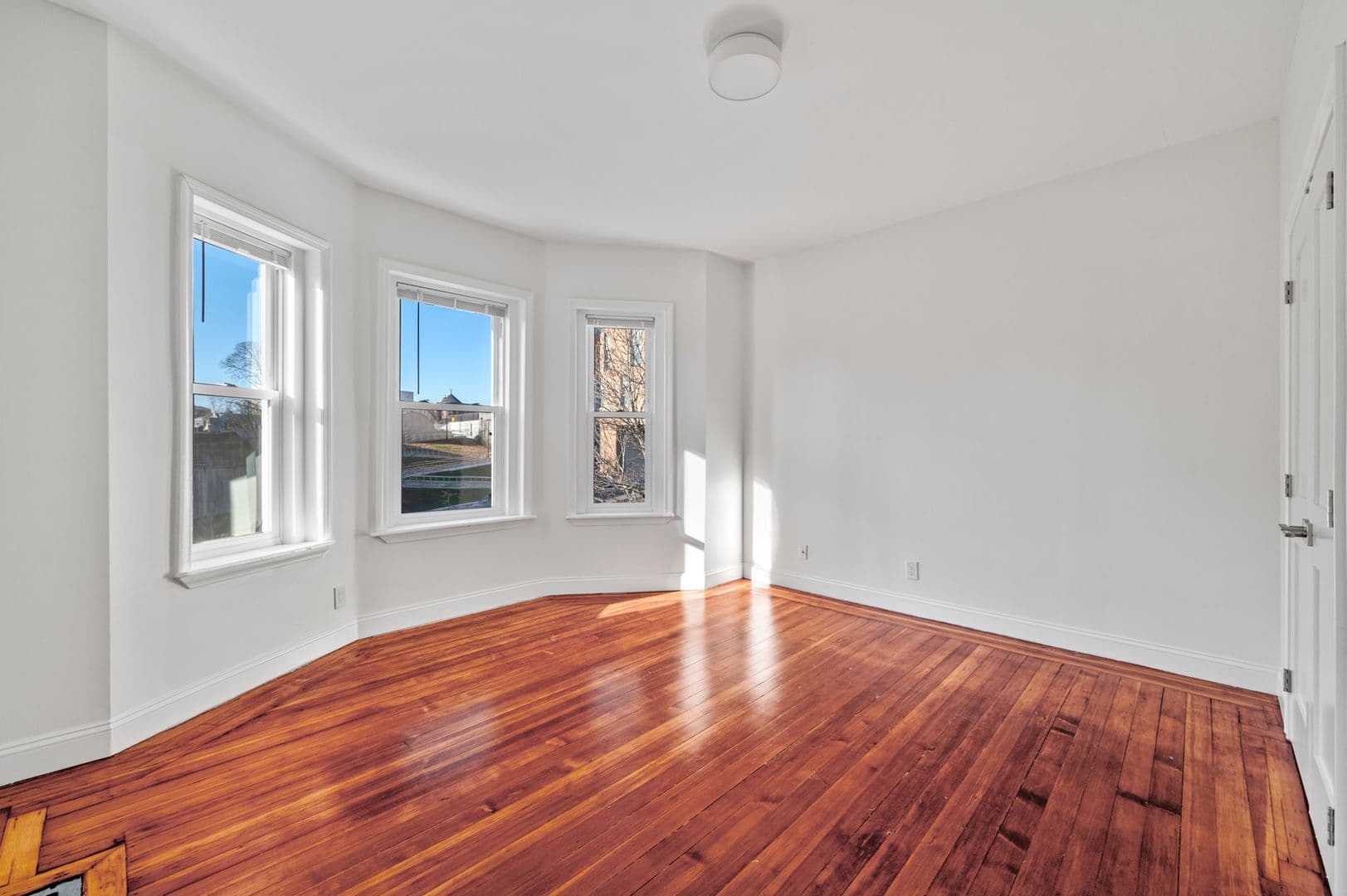 Somerville Apartment: 305-307 Medford St