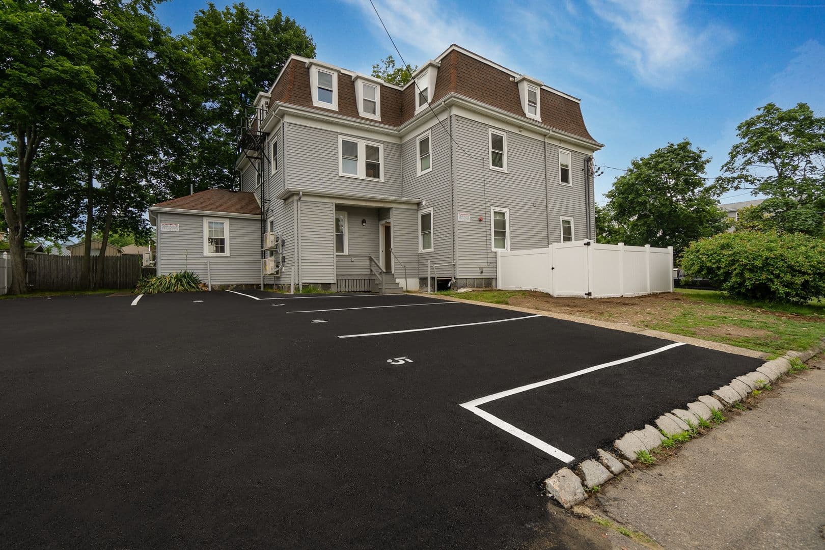 Quincy Apartment: 293 Fayette St