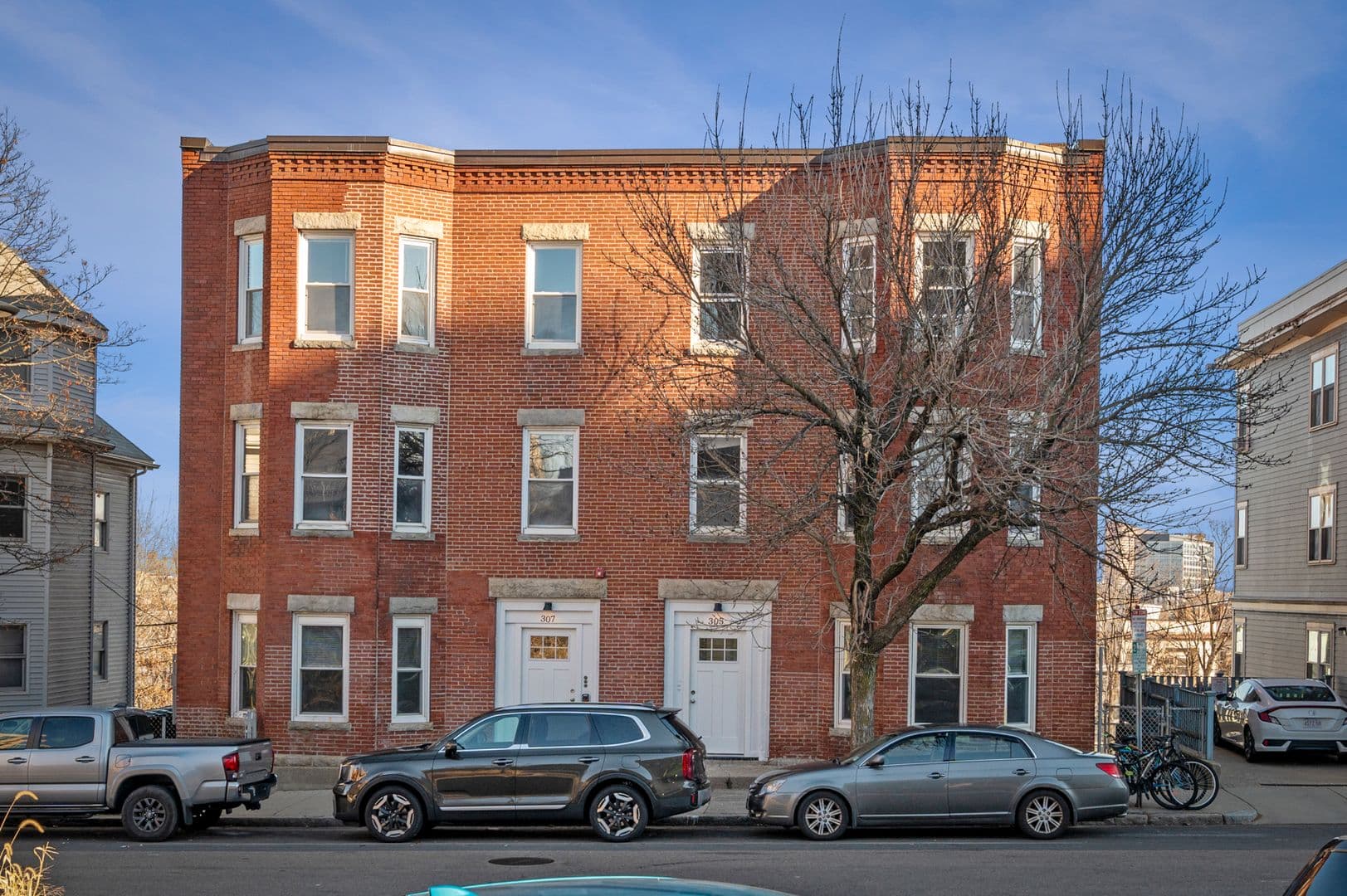Somerville Apartment: 305-307 Medford St